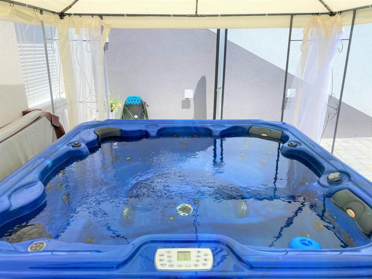 Lux Apartment Sea Shell With Jacuzzi Макарська Екстер'єр фото