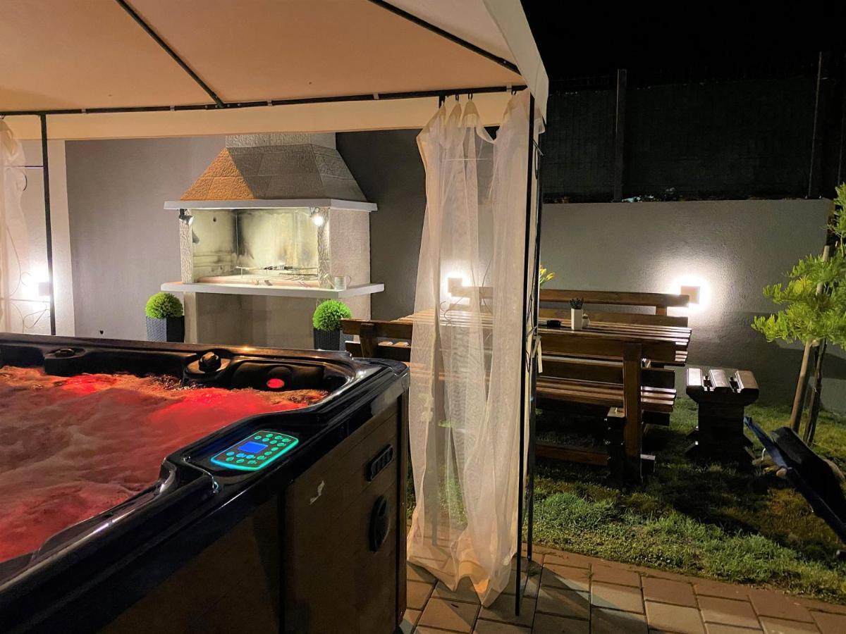 Lux Apartment Sea Shell With Jacuzzi Макарська Екстер'єр фото
