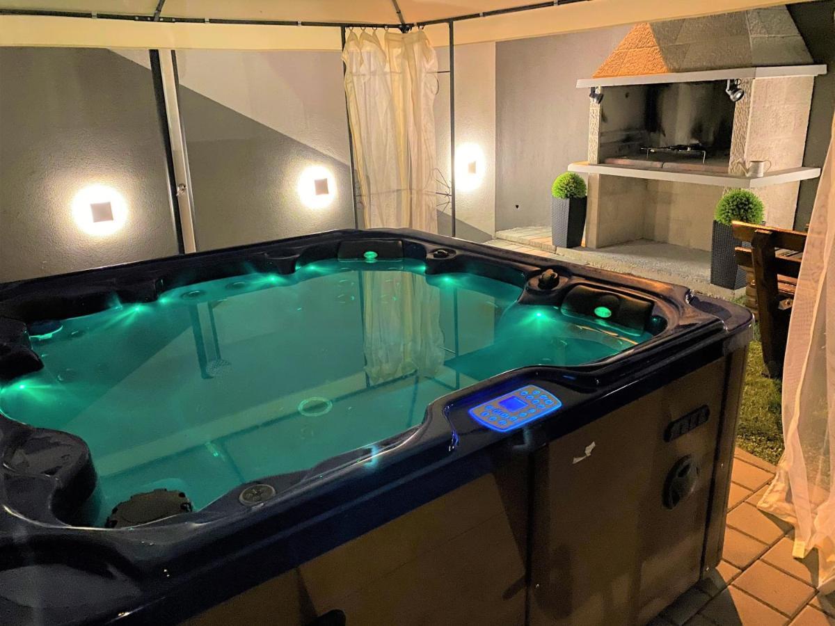 Lux Apartment Sea Shell With Jacuzzi Макарська Екстер'єр фото