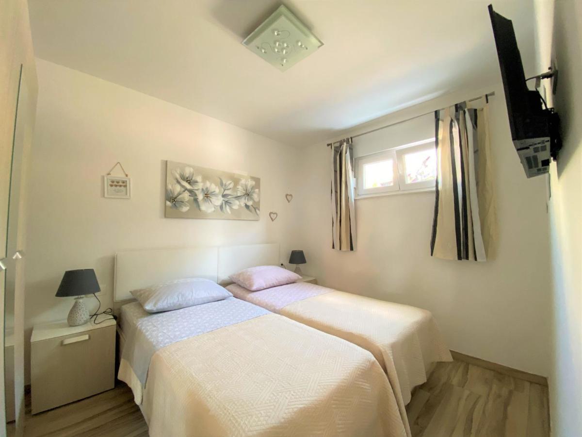 Lux Apartment Sea Shell With Jacuzzi Макарська Екстер'єр фото