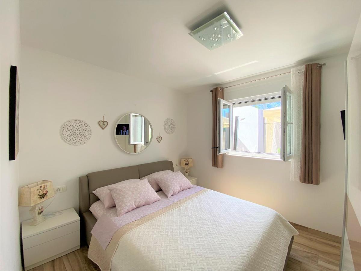 Lux Apartment Sea Shell With Jacuzzi Макарська Екстер'єр фото