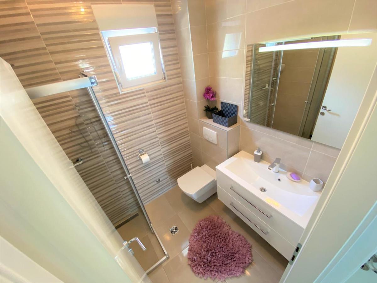 Lux Apartment Sea Shell With Jacuzzi Макарська Екстер'єр фото